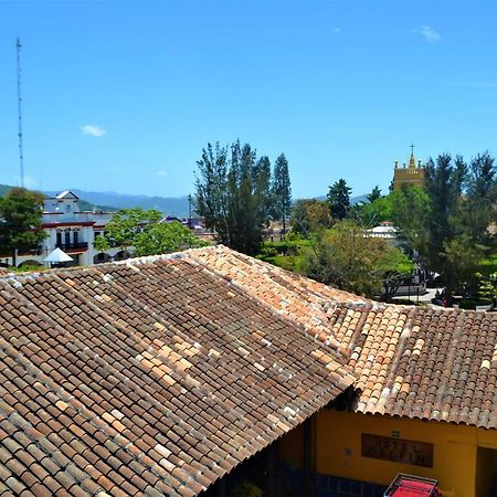 Hotel Delfin Comitan Bagian luar foto