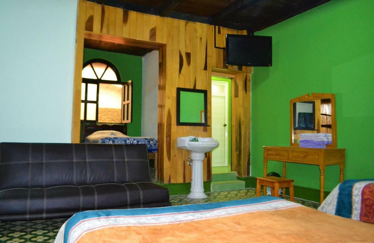 Hotel Delfin Comitan Bagian luar foto
