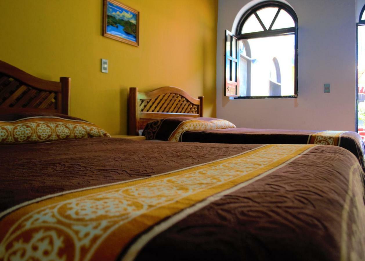 Hotel Delfin Comitan Bagian luar foto