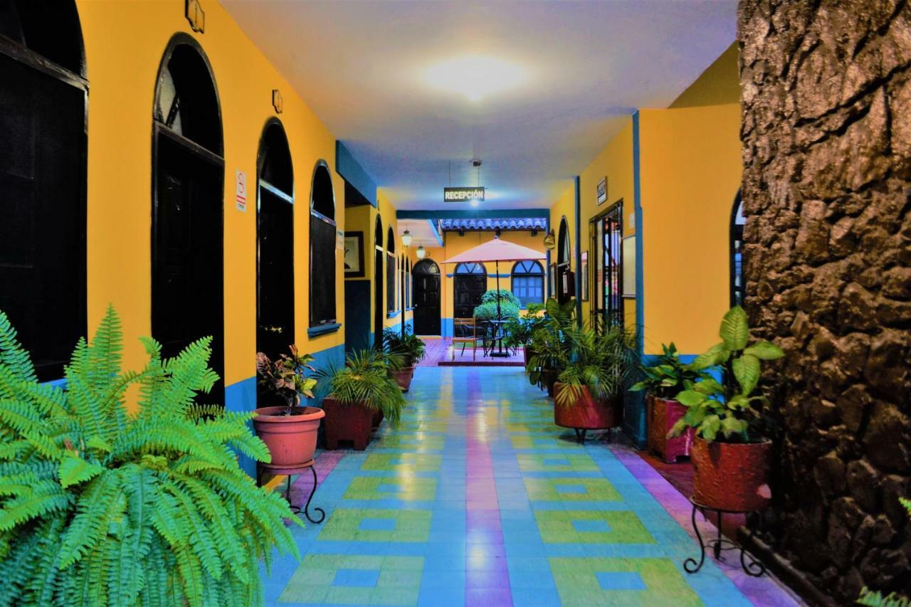 Hotel Delfin Comitan Bagian luar foto