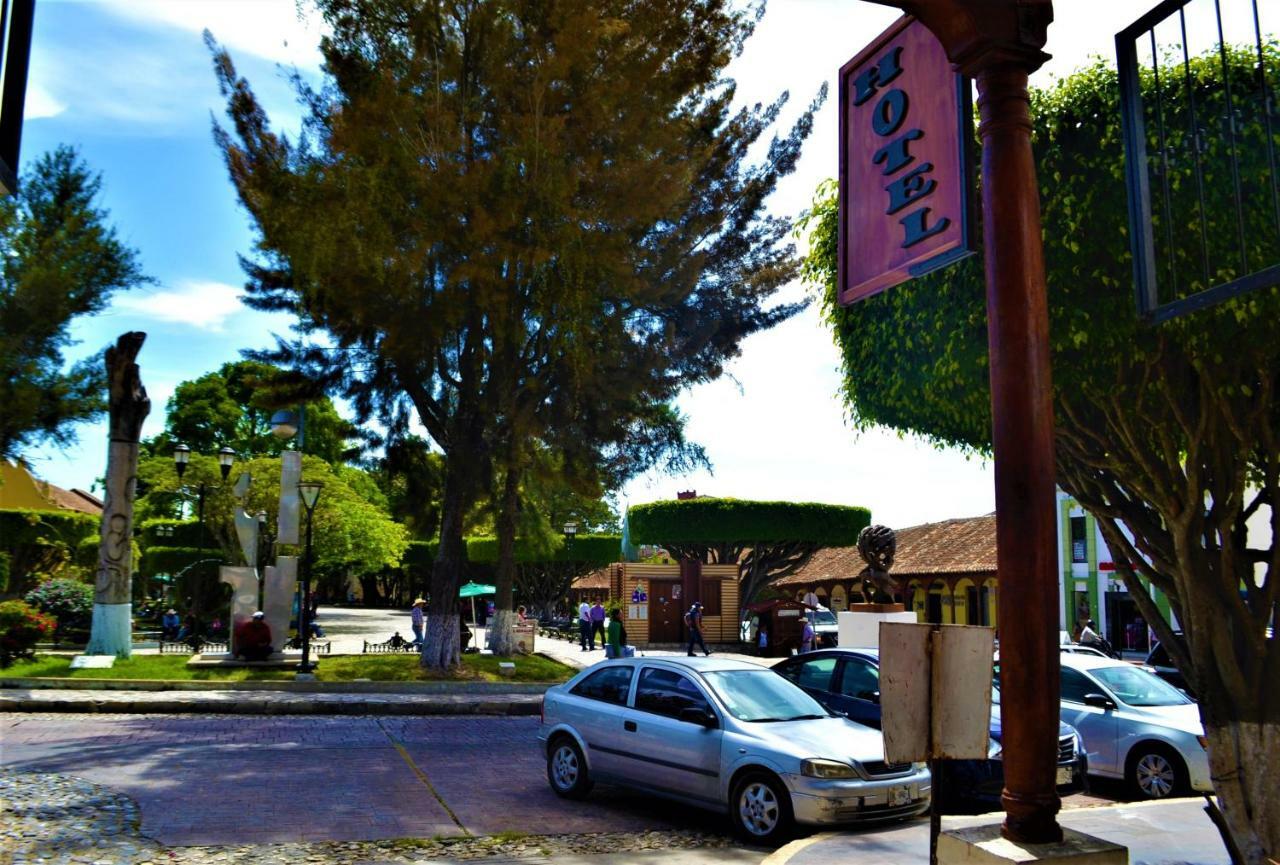 Hotel Delfin Comitan Bagian luar foto