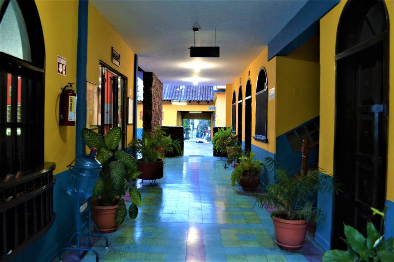 Hotel Delfin Comitan Bagian luar foto